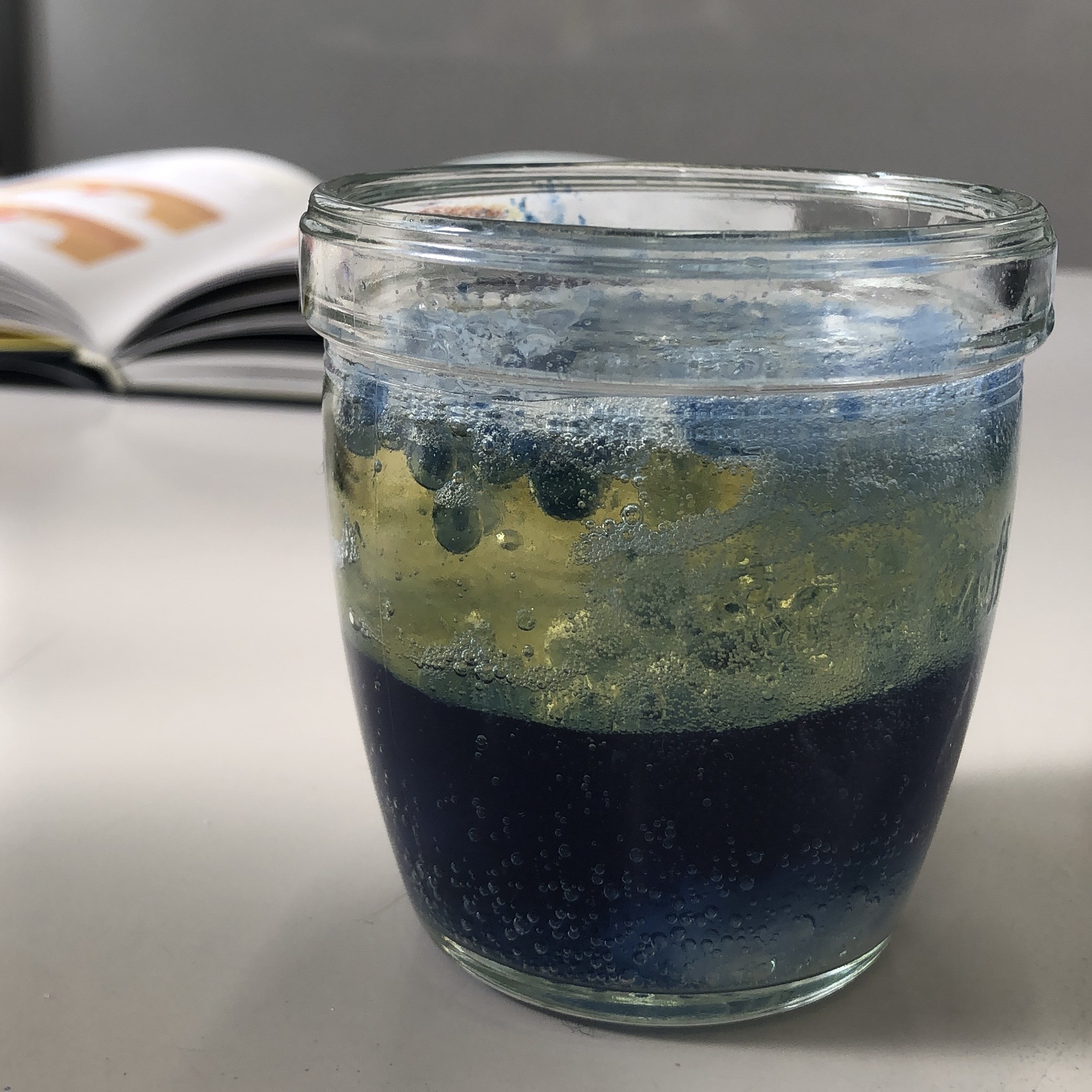 思わず見惚れるラバライト